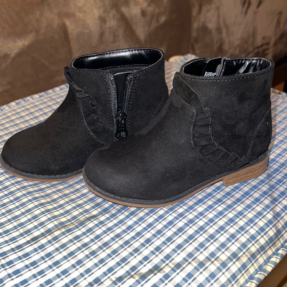 Worn ones size 9 near boots cat and Jack suede